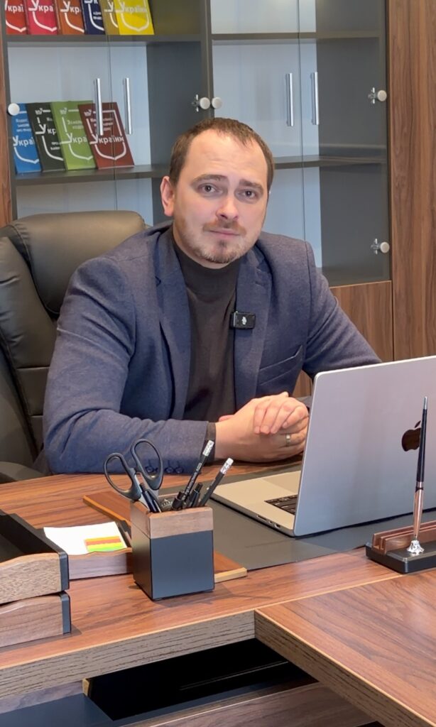 Віталій Пелін, Керуючий бюро