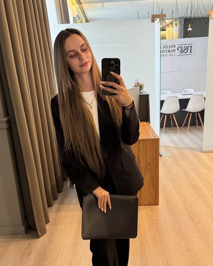 Анна Волошина, Помічник адвоката